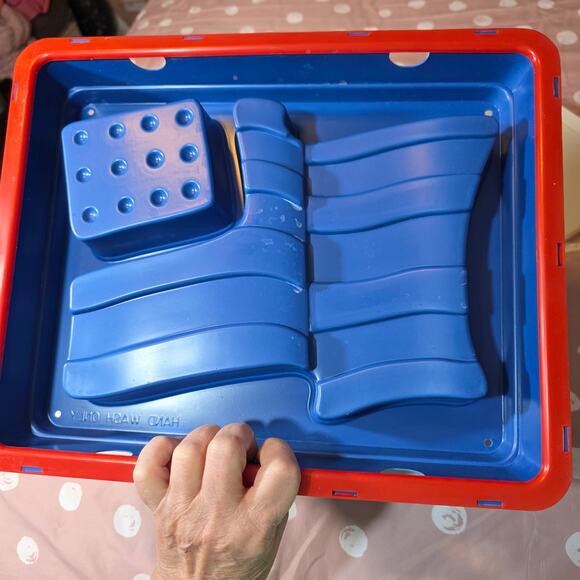 Flip out jello mold American flag desert set includes tray to flip on and serve - Picture 11 of 12